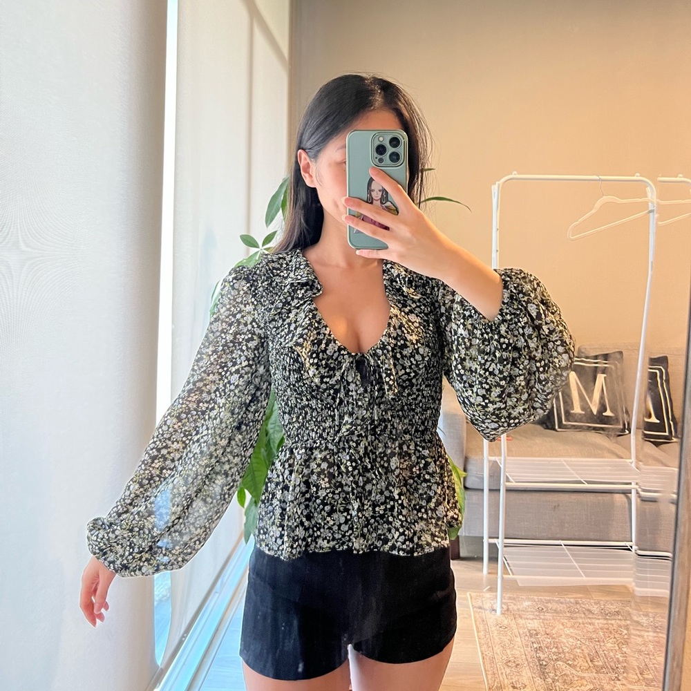 ASTR Blue Daisy Blouse - Summer Vacation Going Our Top Brand New